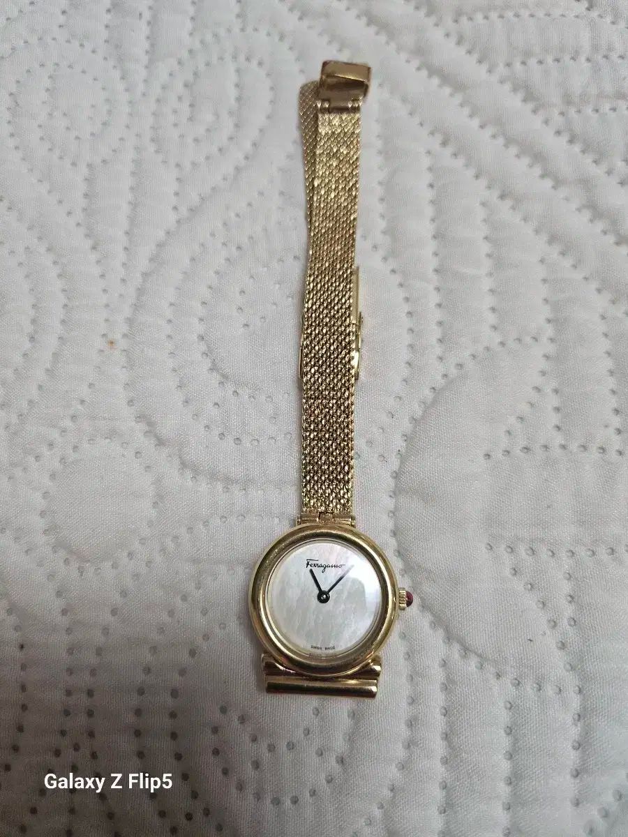 394 バレンシアガ　ストーンベゼル　シェル　オーバル　腕時計 394 バレンシアガ ストーンベゼル シェル オーバル 腕時計 2025