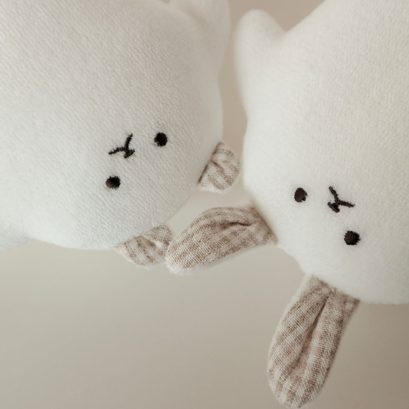 tsumikipoche 公式 】ゆきぐにくまさんのガラガラぬいぐるみ - メルカリ