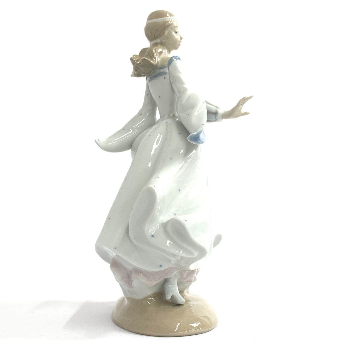 リヤドロ 陶器 シンデレラ シンデレラ<王宮への一歩> =Limited Edition= | リヤドロ公式