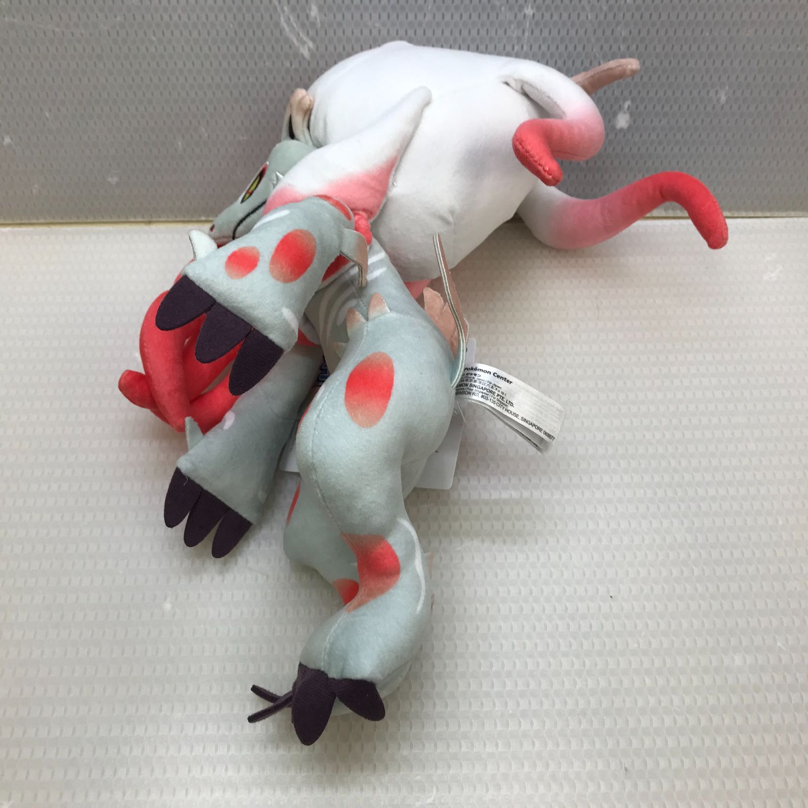 飾磨店】ポケモンセンター限定 ヒスイゾロアーク ぬいぐるみ