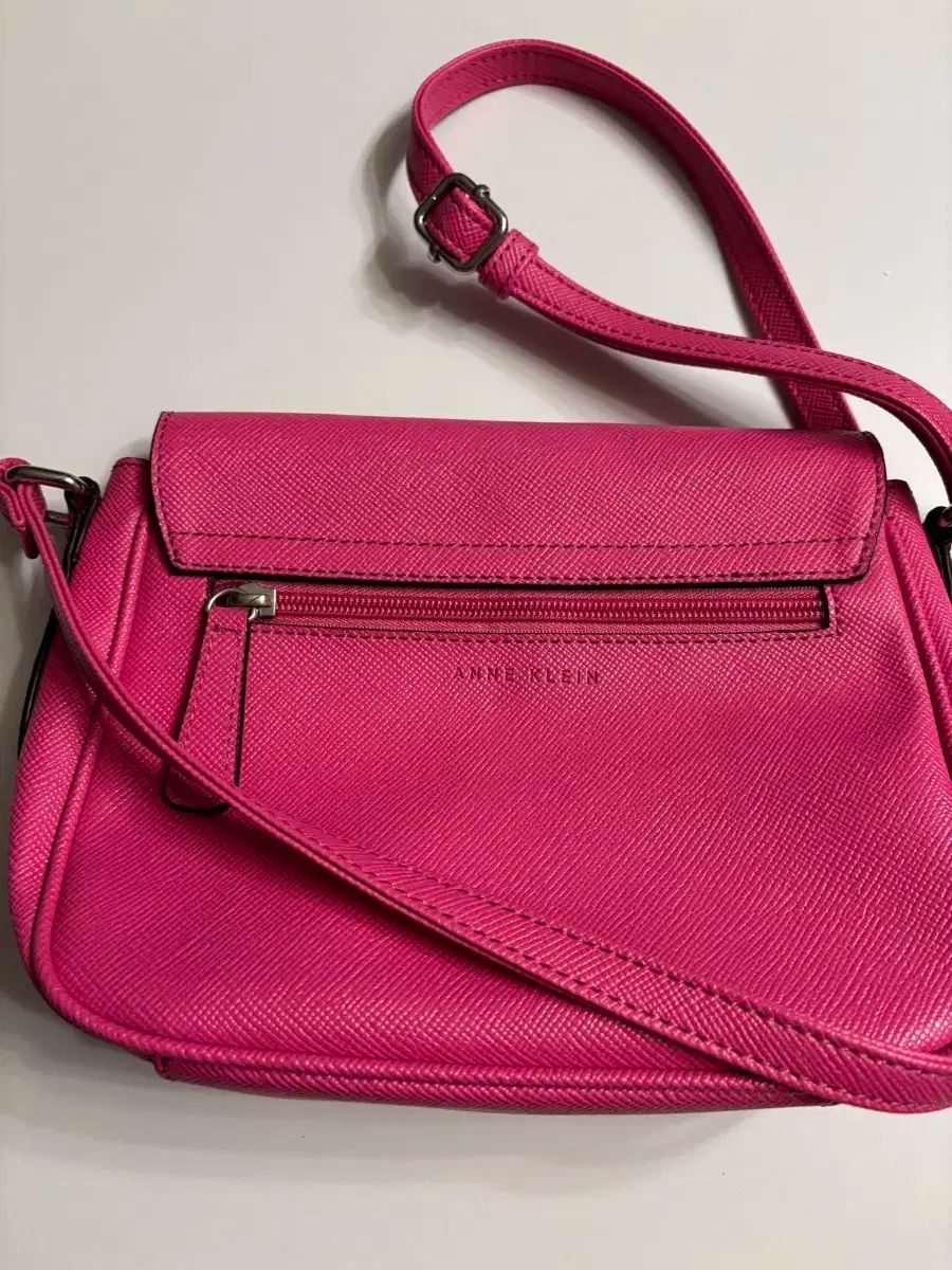 ANNE KLEIN(アンクライン) ピンク クロスバッグ - メルカリ ANNE KLEIN(アンクライン) ピンク クロスバッグ - メルカリ