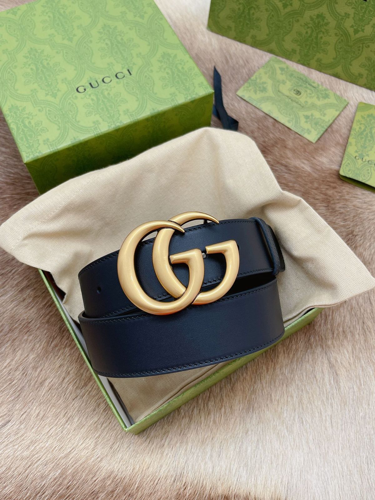 GUCCI ダブルジーバックル　レザーベルト【2センチ幅】 リバーシブル レザー ベルト（ダブルG バックル）ブラック