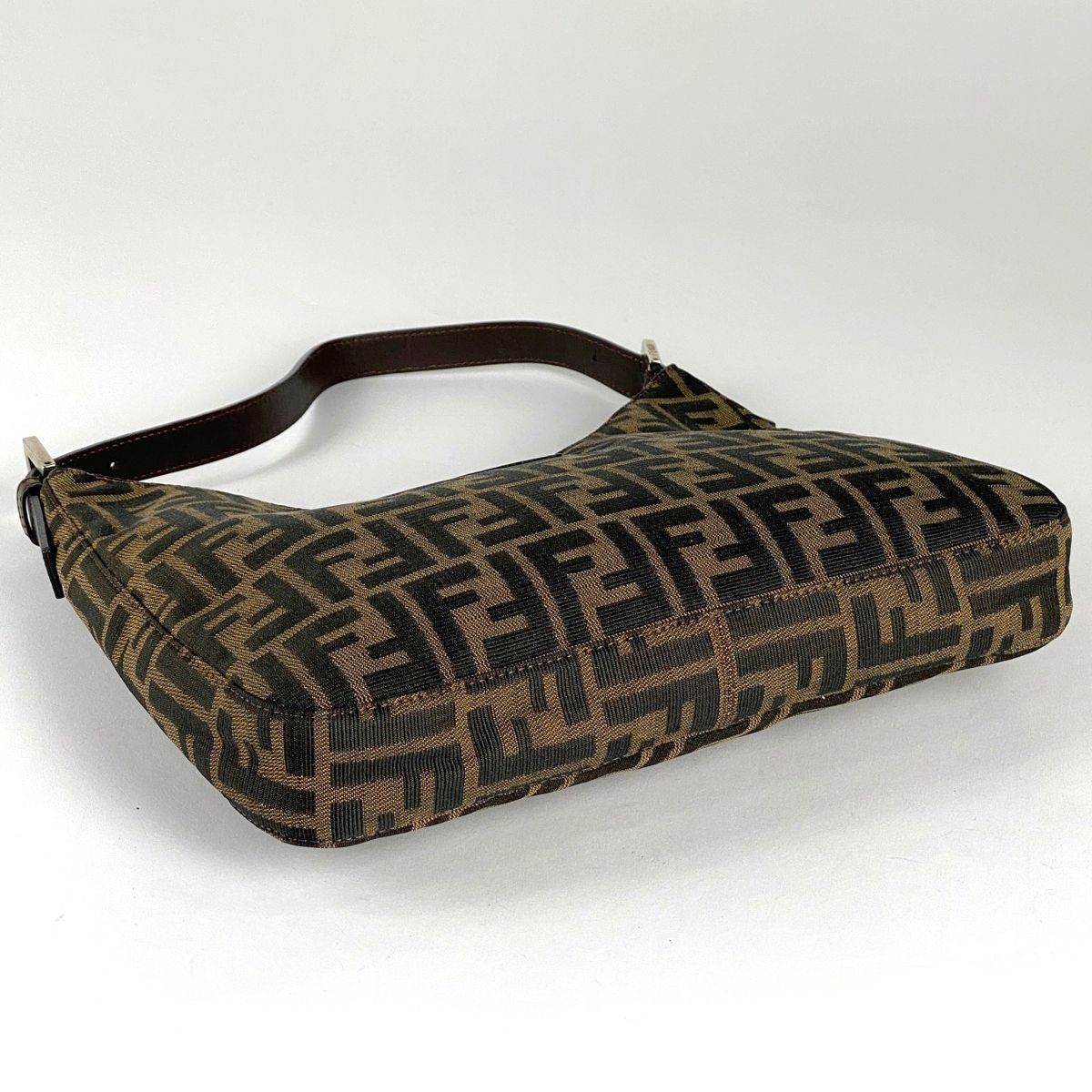 【FENDI】2wayバッグ　ハンドバッグ　ズッカ柄　FF金具　キャンバス FENDI フェンディ ズッカ柄 2WAY ショルダーバッグ キャンバス