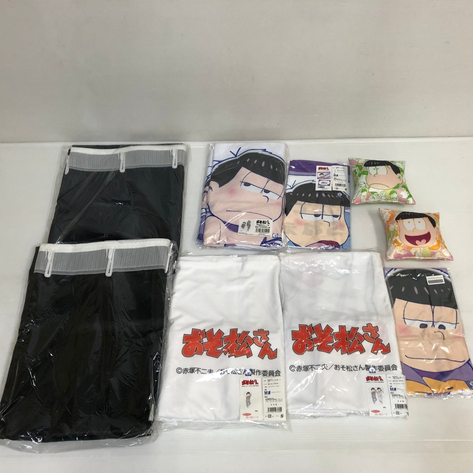 おそ松さん その他 纏め売り △おそ松さん カーテン、抱き枕カバー他セット 未使用品