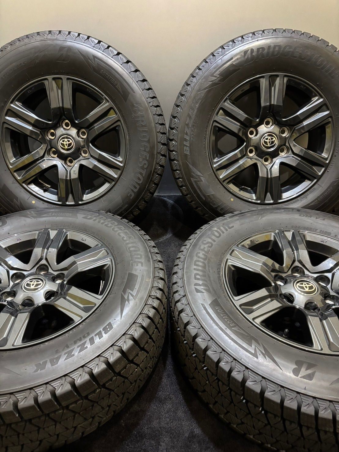 265|65R17 BRIDGESTONE|DM-V3 22年製 トヨタ GUN125 ハイラックス 後期 純正 17インチ 7.5J 30 139.7 6H スタッドレス 4本 1-J231