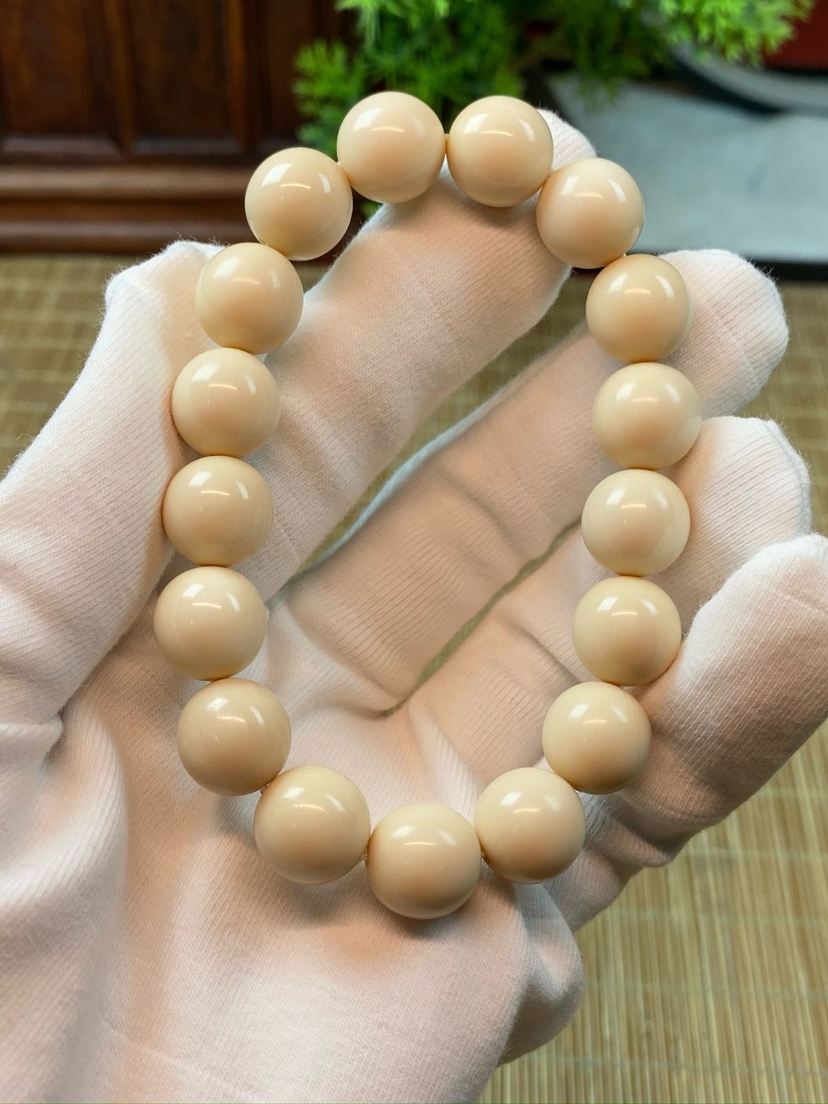 天然マンモス牙美しい手作り彫刻 丸珠 ブレスレット(26g) - メルカリ