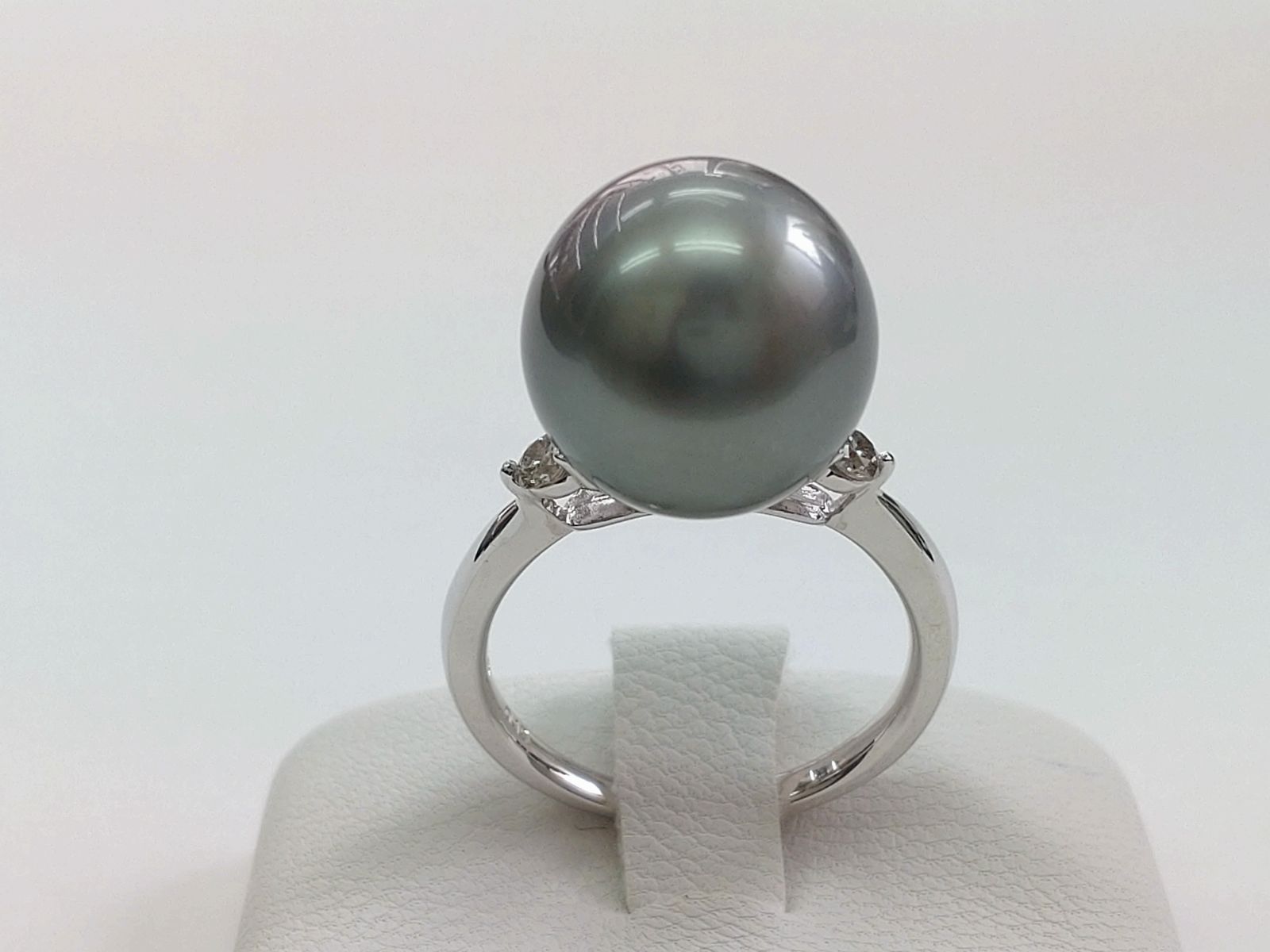 K18WG 黒蝶真珠・ダイヤリング【N347】