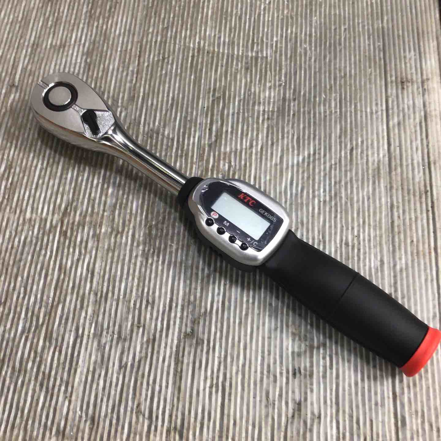【中古】KTC GEK085-R4 12.7sq.デジラチェ ※未校正の為ジャンク品扱い【ハンズクラフト佐賀】 中古】KTC GEK085-R4 12.7sq.デジラチェ ※未校正の為ジャンク品扱い