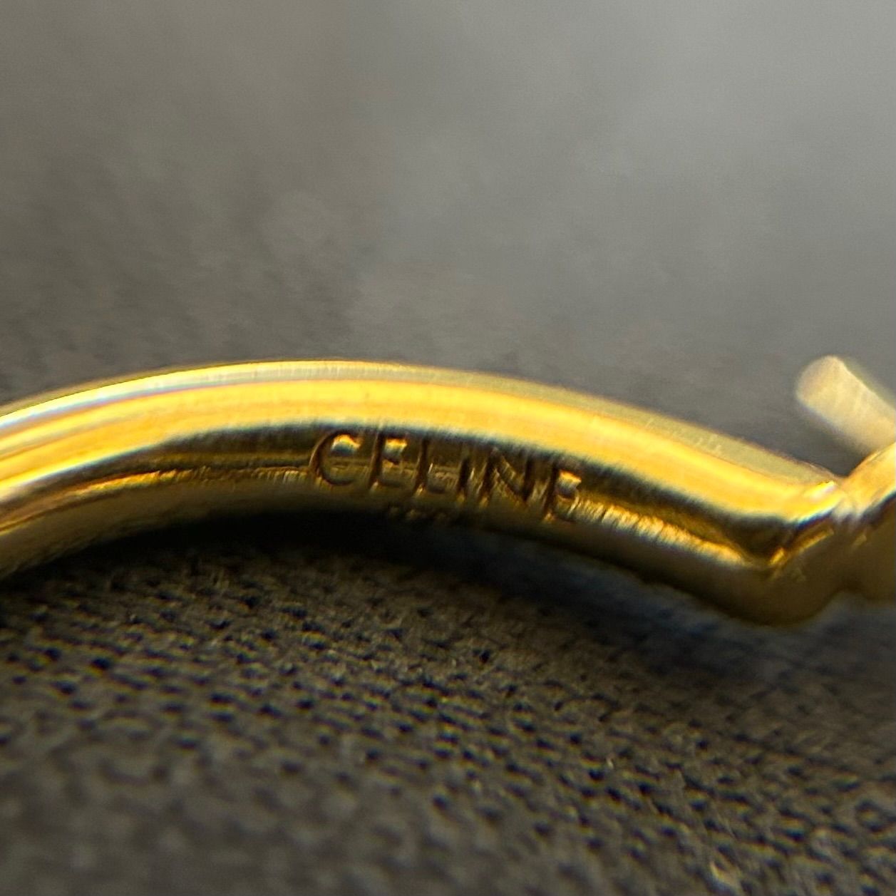 CELINE(セリーヌ) ノットピアス フープピアス ゴールド 片耳 CELINE セリーヌ ノットフープピアス ゴールド 片耳 アクセサリー