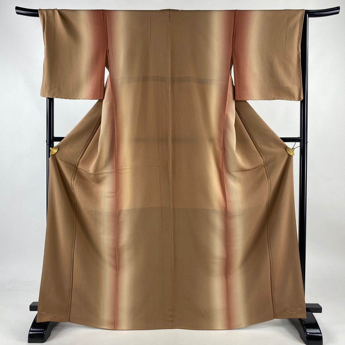 小紋 美品 名品 身丈165cm 裄丈67cm 正絹 【中古】 小紋 身丈165.5cm 裄丈67cm M 袷 草花 ぼかし 墨色 正絹 秀品｜中古