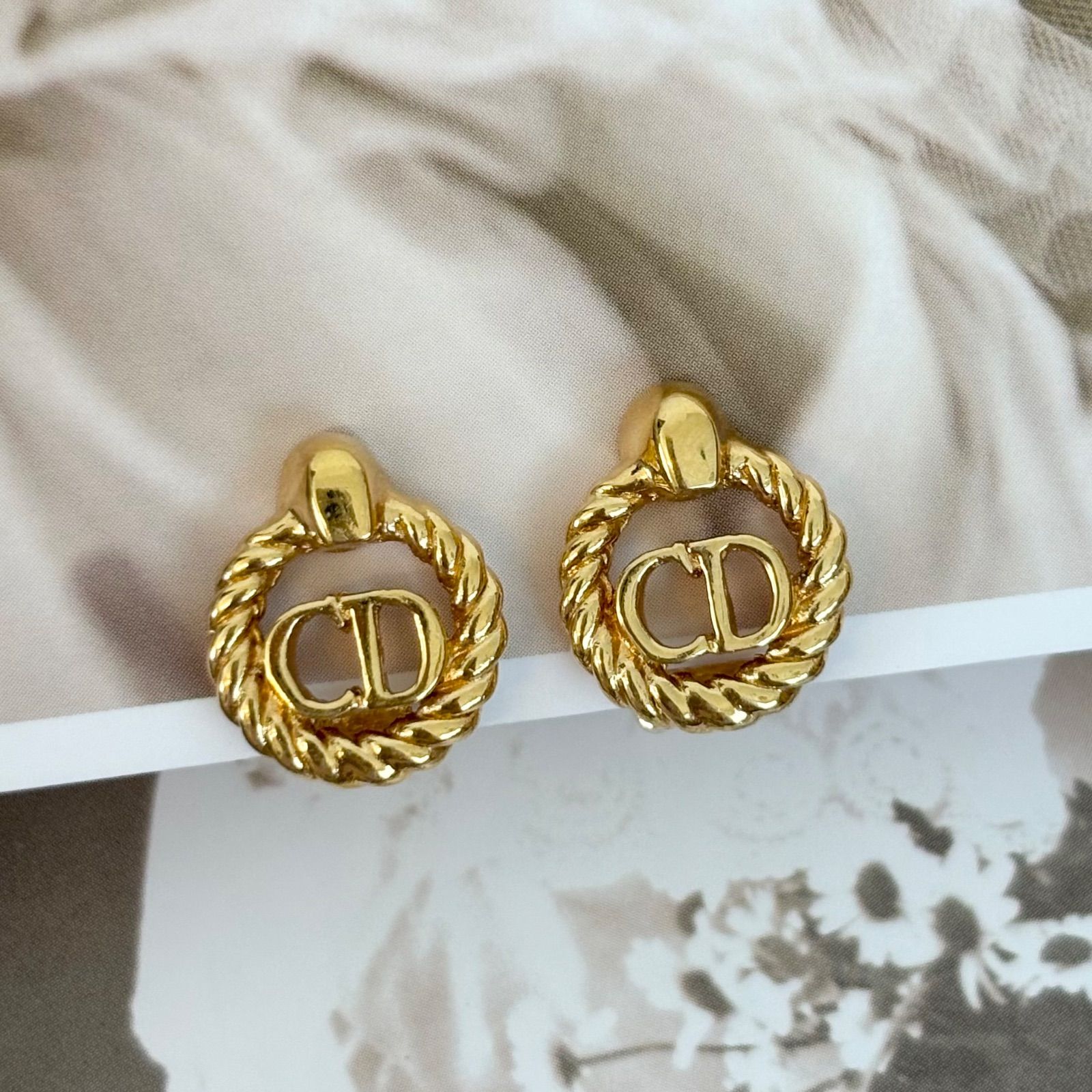 ピアス パール CDロゴ キラキラ ゴールド Christian Dior クリスチャン