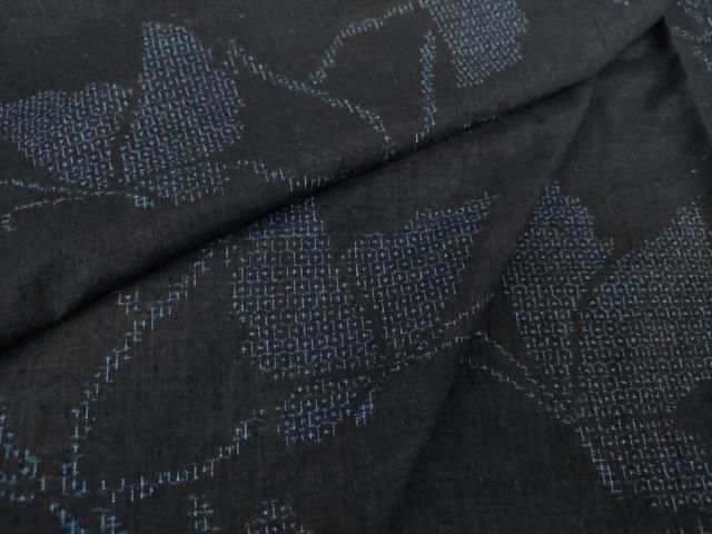 平和屋着物○本場結城紬 重要無形文化財 80亀甲 飛び亀甲柄 舞蝶文