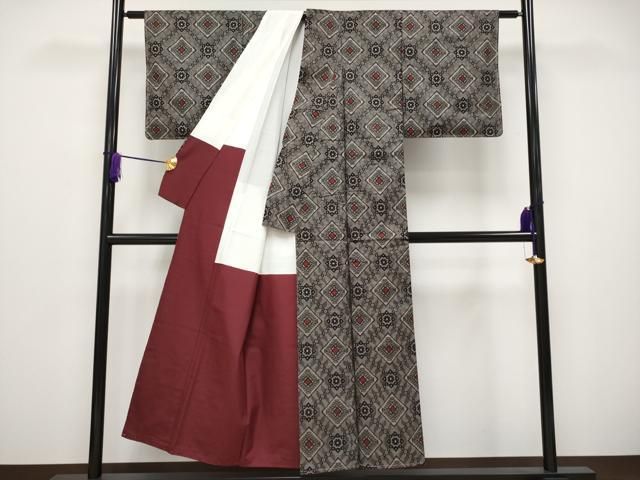 逸品 本場大島紬 龍郷大島紬 市松の粋な絣 正絹 AK-7610 平和屋着物○本場大島紬 龍郷絣 花菱文 正絹 逸品 AAAZ0659ck