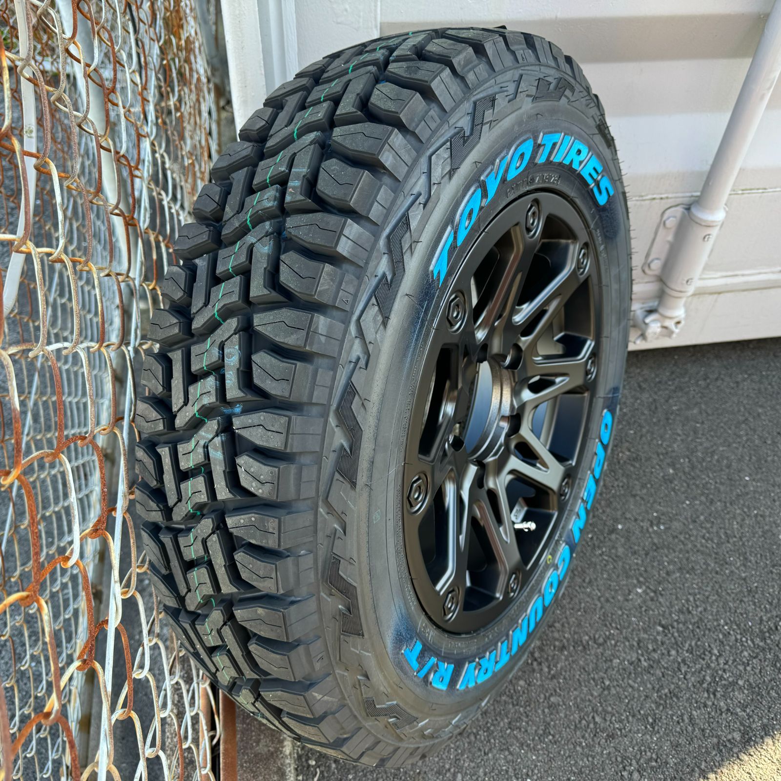 トーヨー オープンカントリー RT 185/85R16 ホワイトレター ジムニー専用 jb64 jb23 ja12 ja11 タイヤホイール 4本セット  オフビート ホイール バウンティーコレクション BDX08 - メルカリ