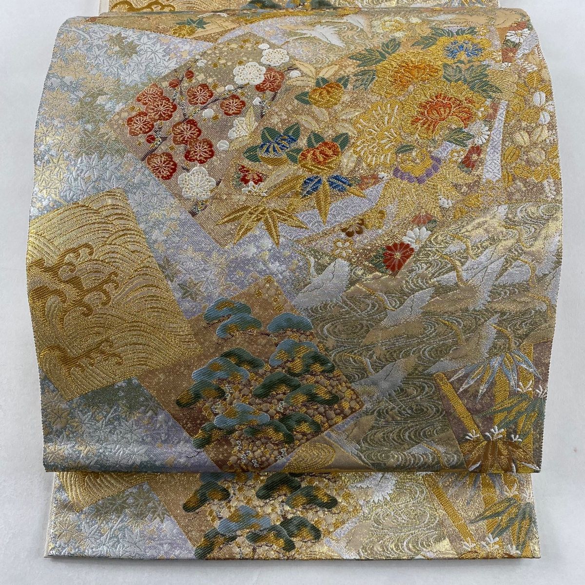 袋帯 美品 秀品 草花 松竹梅 金糸 刺繍 金色 六通 正絹 【中古 