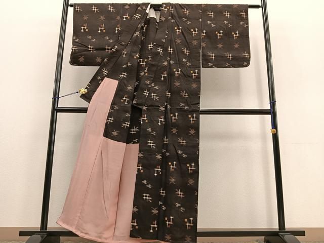 平和屋着物○本場琉球絣 紬 蜀江花文 正絹 逸品 AAAZ4767ck