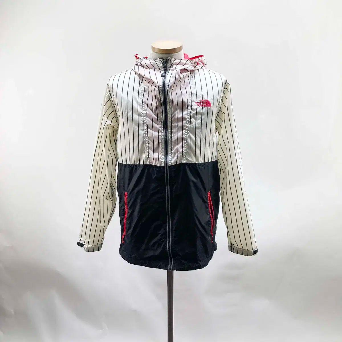 The North Face フード付きウィンドブレーカー 優待価格[THE NORTH FACE]【撥水・UVケア・軽量】kids ウィンド