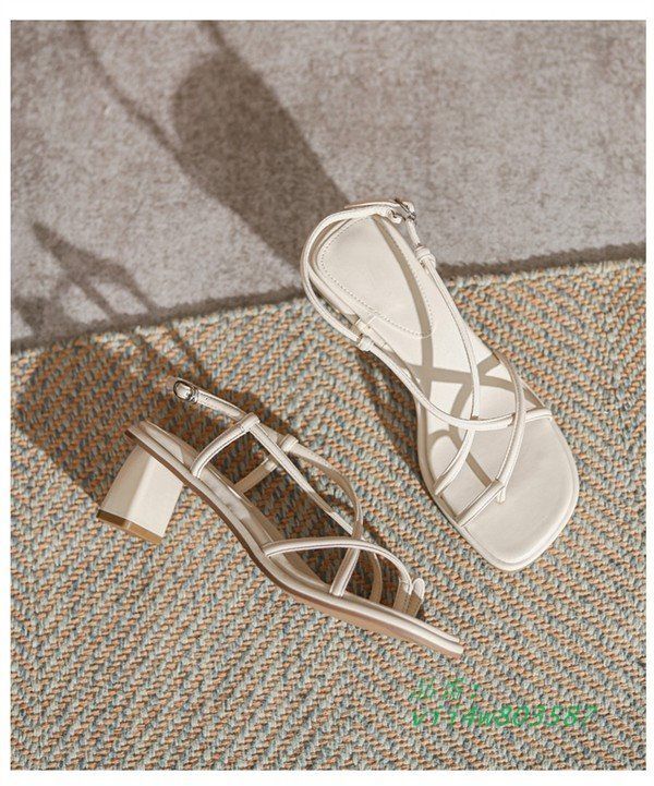 華奢ストラップサンダル