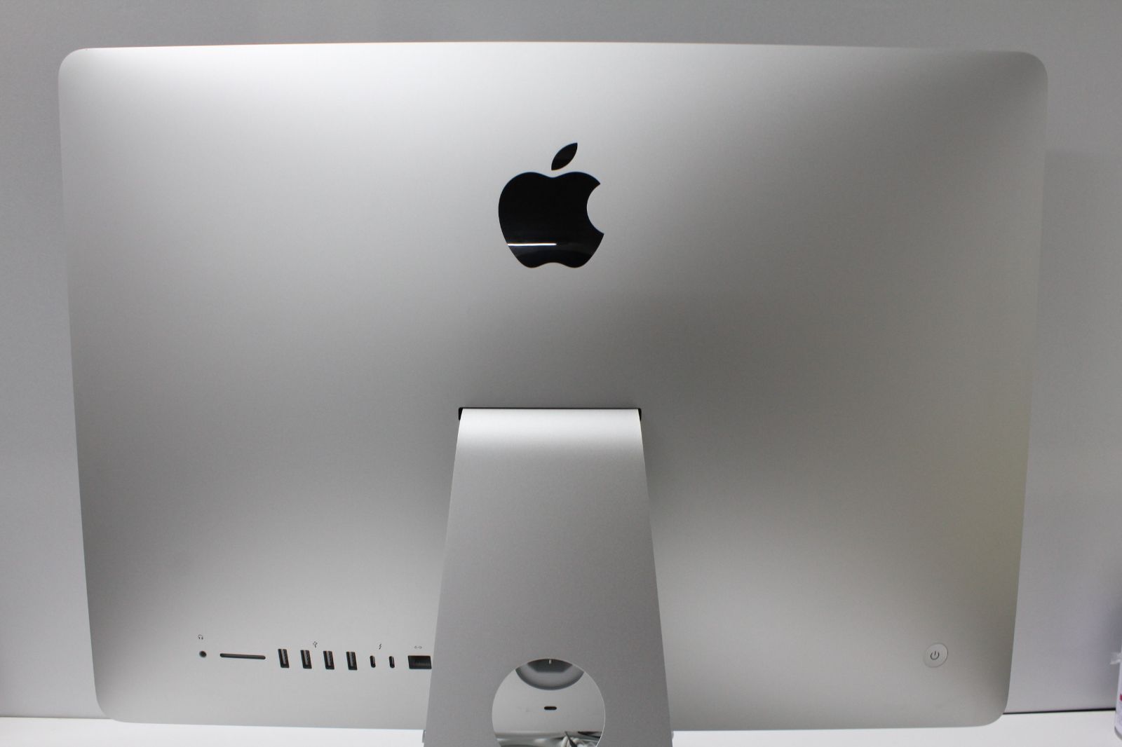 iMac（21.5インチ,2017）HDD1TB/8GB〈MMQA2J/A〉⑤ 【公式通販】