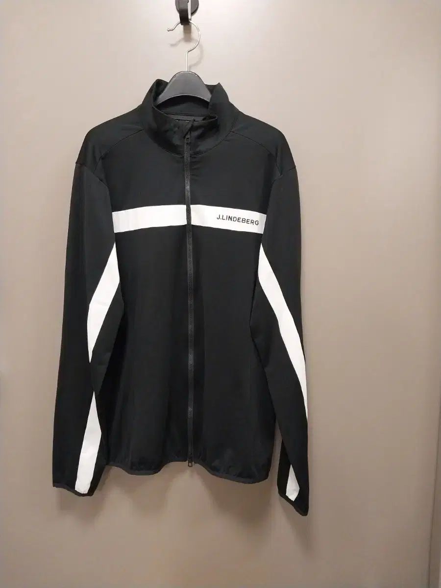 美品！　J.LINDEBERG 裏起毛 ジップアップジャケット　M J.LINDEBERG 裏起毛 フルジップ ジャケット M ブラック買う