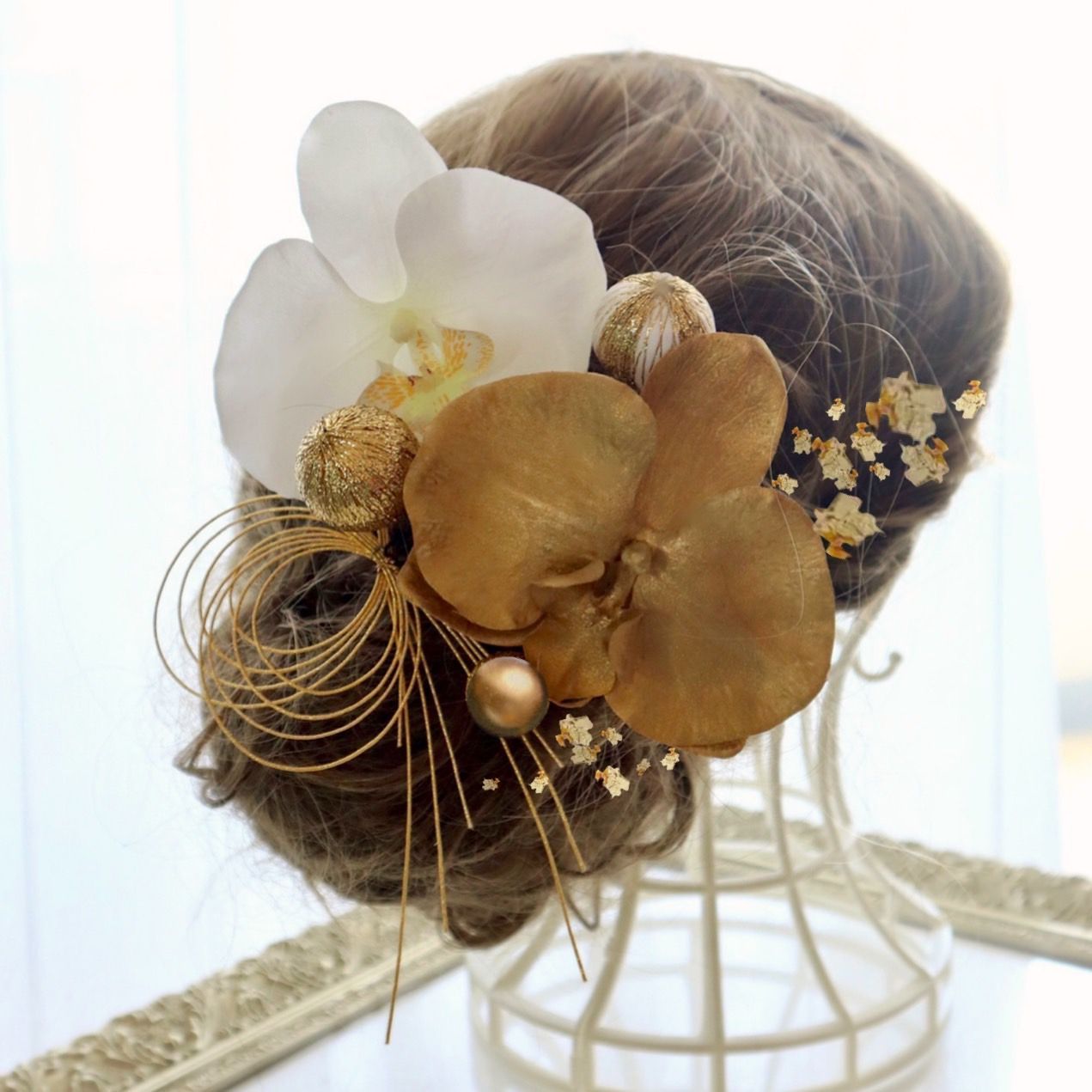 胡蝶蘭和装髪飾り 金の胡蝶蘭とリボンの髪飾り 結婚式