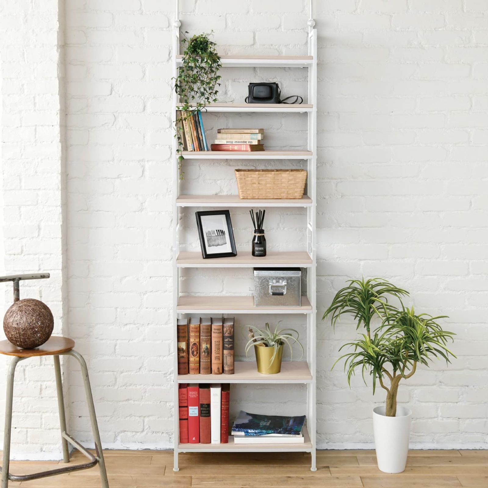 壁面収納 幅60.5×奥行25.5×200-260cm 棚板の高さが変えられる 突っ張り 組立品 フリーラック アンティークアイボリー サンドホワイト 山善 YAMAZEN RTF-6025 AIV SWH