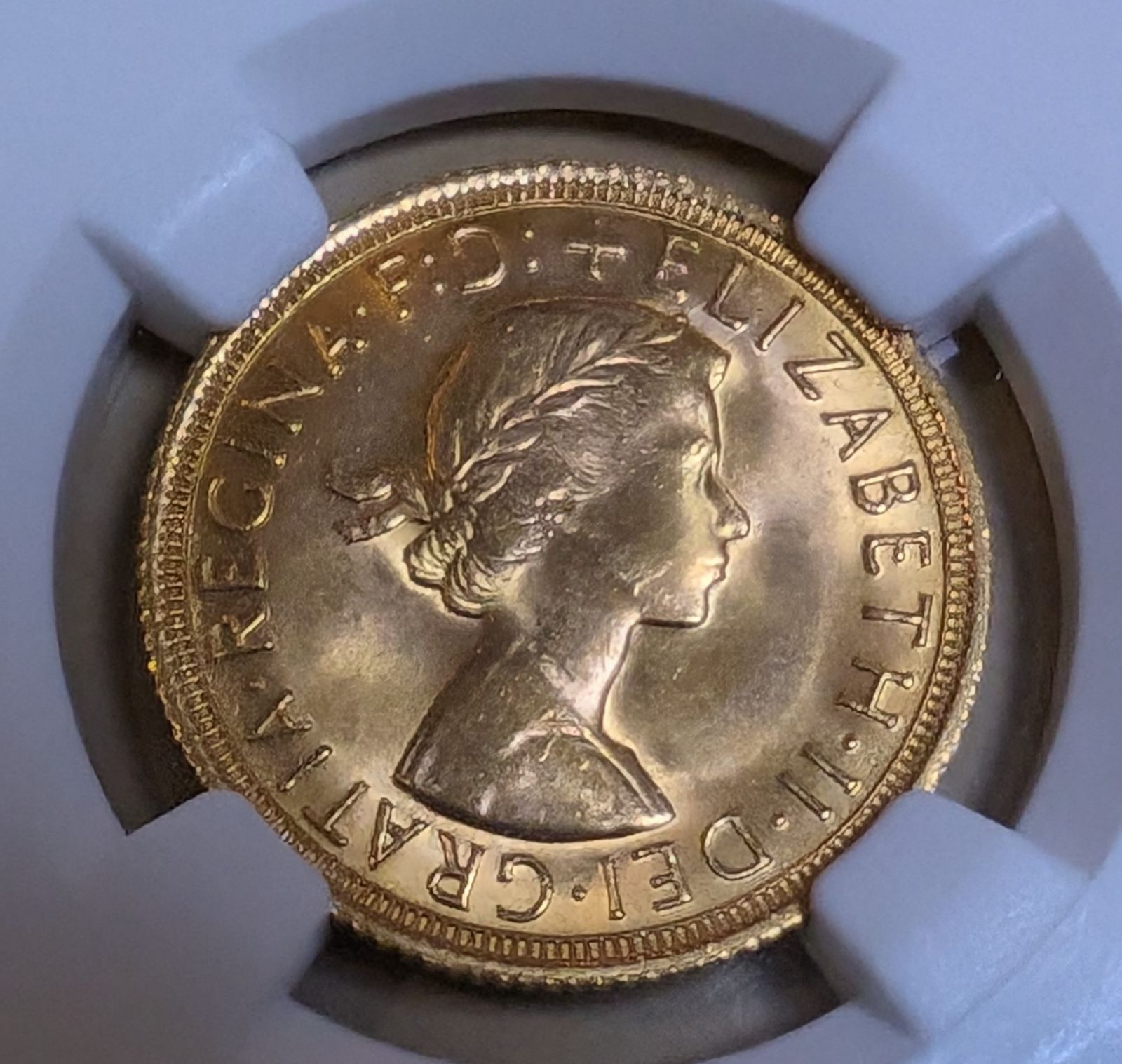 28,999円1968年 イギリス ソブリン金貨 ヤングエリザベス NGC MS64