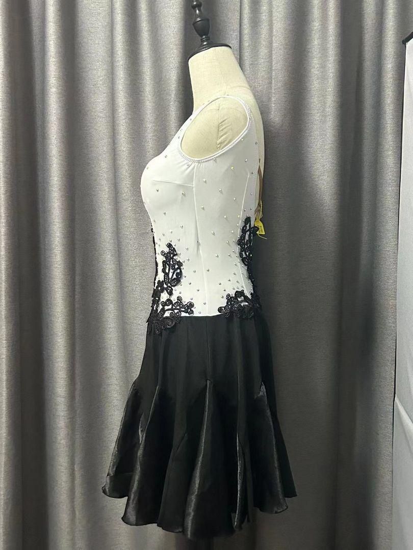 ブラック＋ホワイト