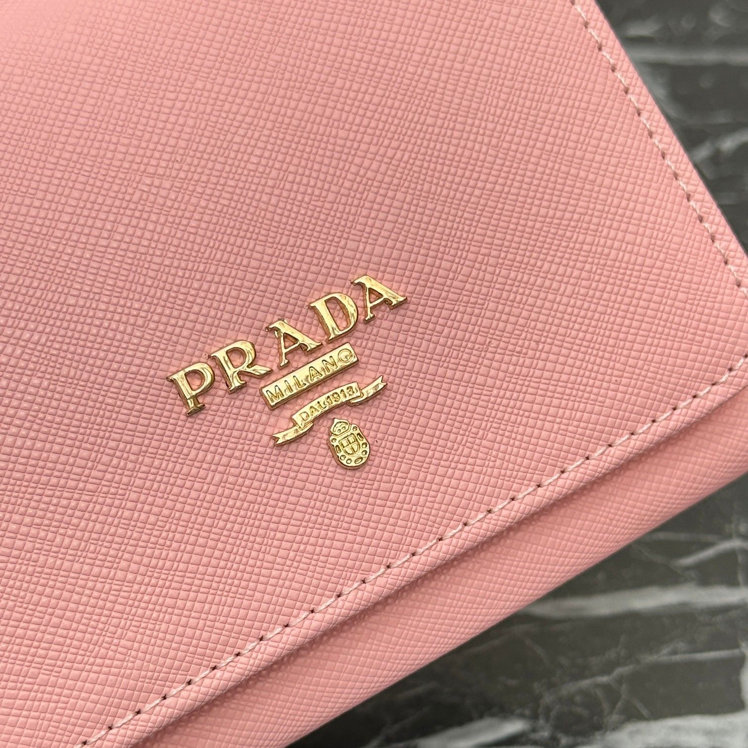 新品未使用】プラダ（Prada）三つ折り財布 ピンク - メルカリ
