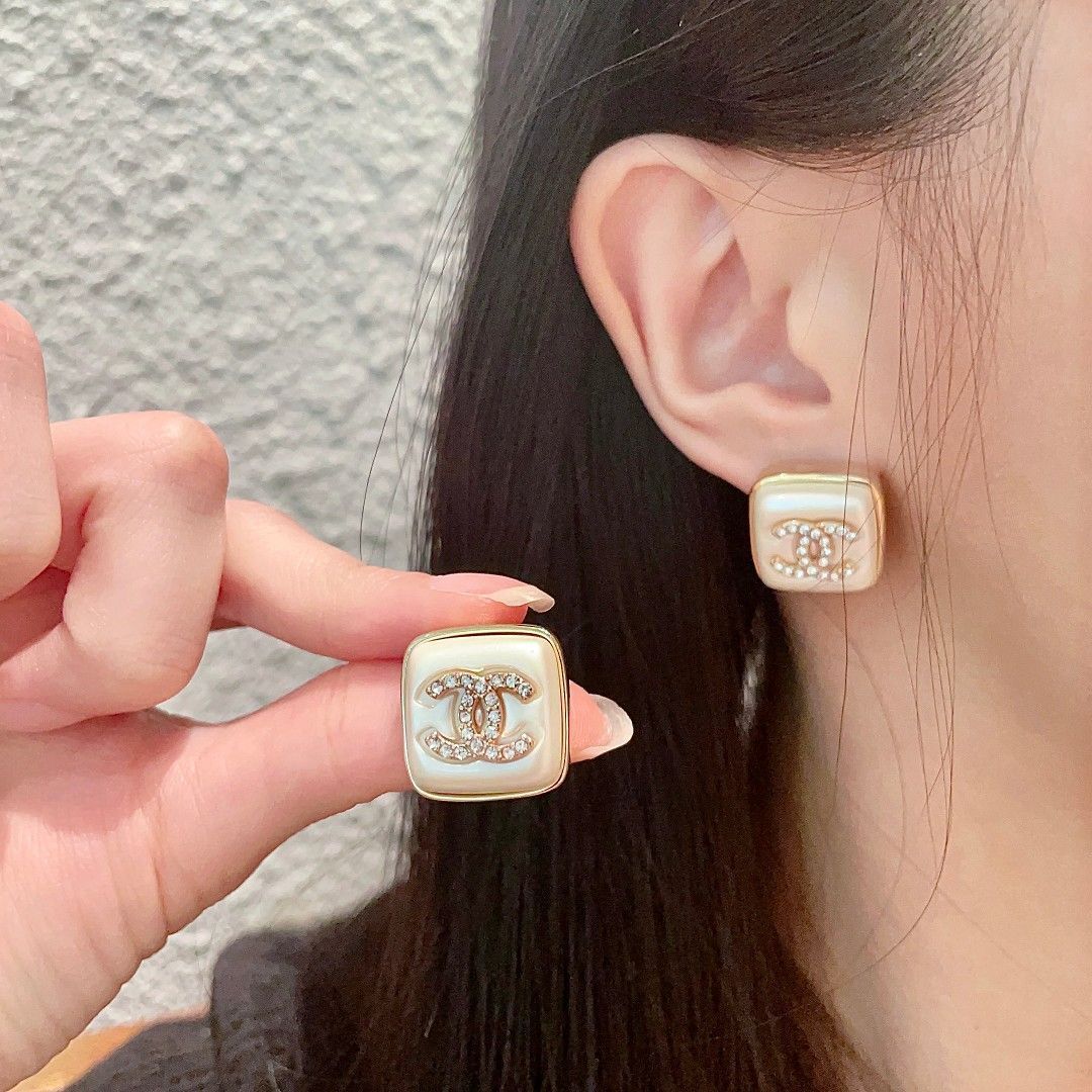 今日特価】Chanel ヴィンテージ ダブル C ピアス 送料無料！在庫