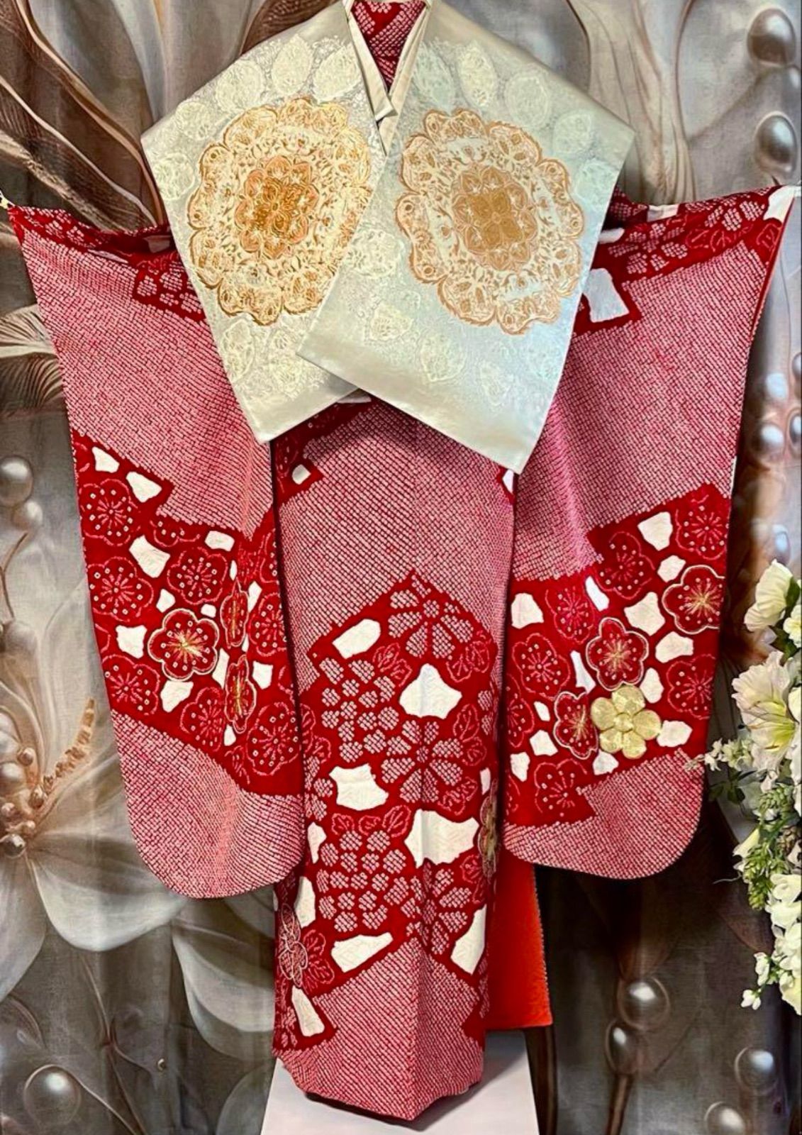 金駒刺繍入り　総絞り　正絹振袖 赤と白 花柄 豪華刺繍　成人式　和装小物セット 金駒刺繍入り 総絞り 正絹振袖 赤と白 花柄 豪華刺繍 成人