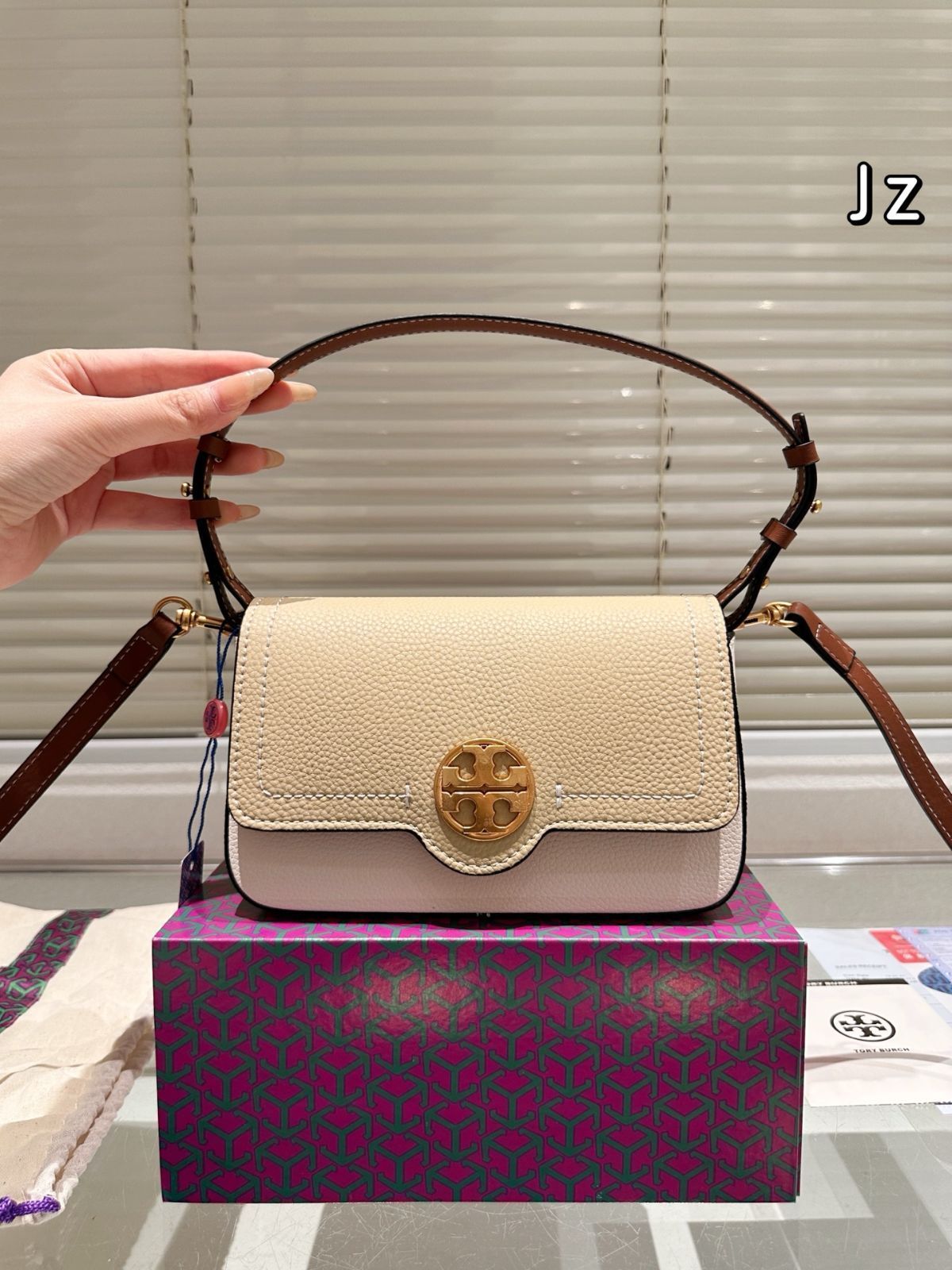 今日特価】Tory Burch Cowhide Leather Shoulder Bag トーリー 今日特価】Tory Burch Cowhide Leather Shoulder Bag トーリー
