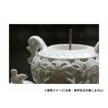 白磁 唐草透し彫