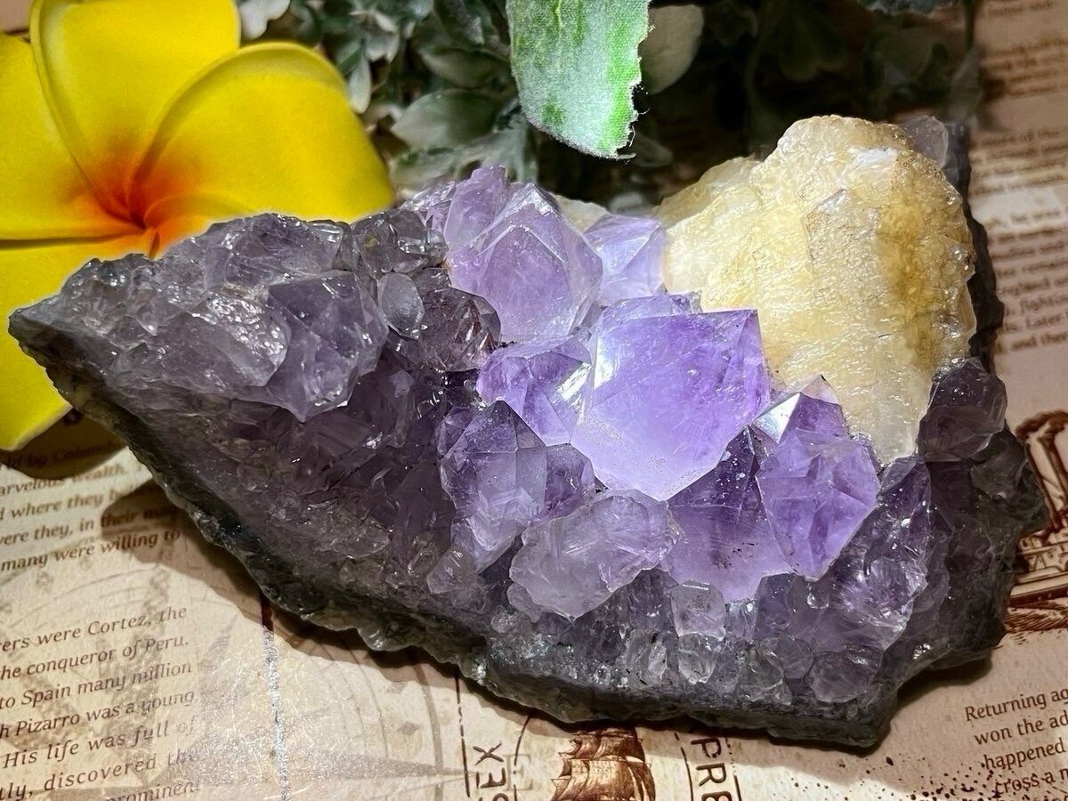 カルサイト共生✨　アメジスト　原石　ラフストーン　クラスター　紫水晶　大サイズ