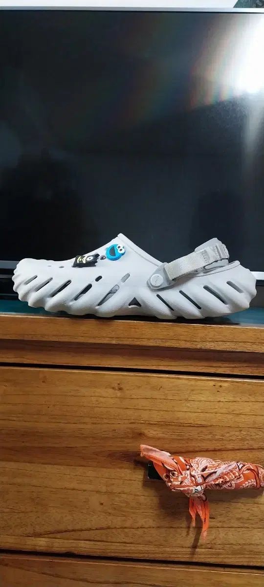 crocs