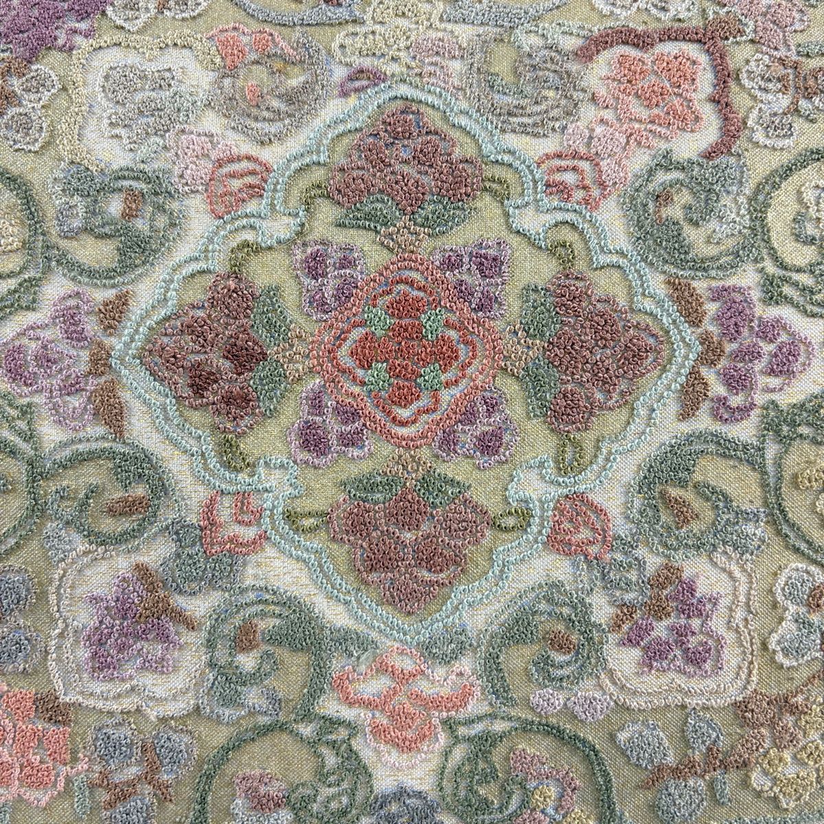 袋帯 美品 名品 華文 花唐草 箔 相良刺繍 ベージュ お太鼓柄 正絹
