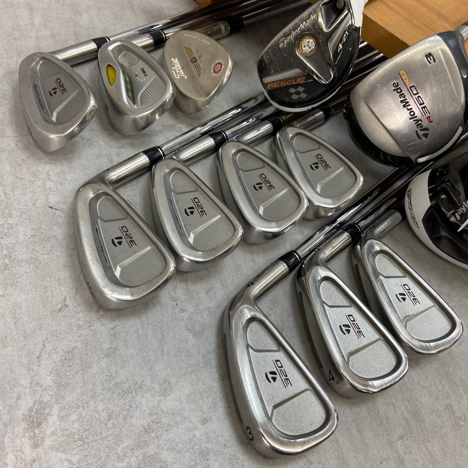 値下げ！ゴルフクラブ14本キャディバッグセット　テーラーメイド　タイトリスト TaylorMade テーラーメイド Titleist タイトリスト メンズゴルフ
