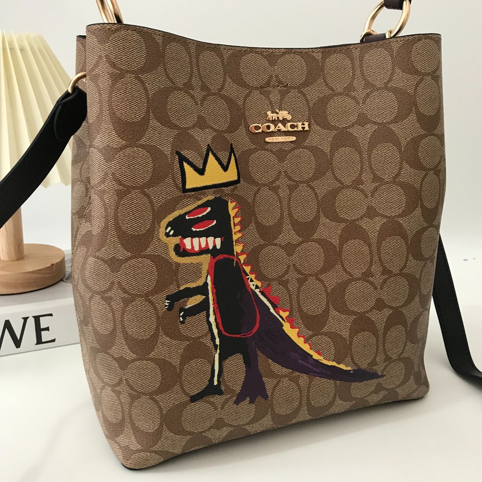 新品 COACH コーチ バッグ ベージュ シグネチャー バスキア 恐竜 ハンドバッグ ショルダーバッグ クロスボディバッグ 2way C5787 -  メルカリ