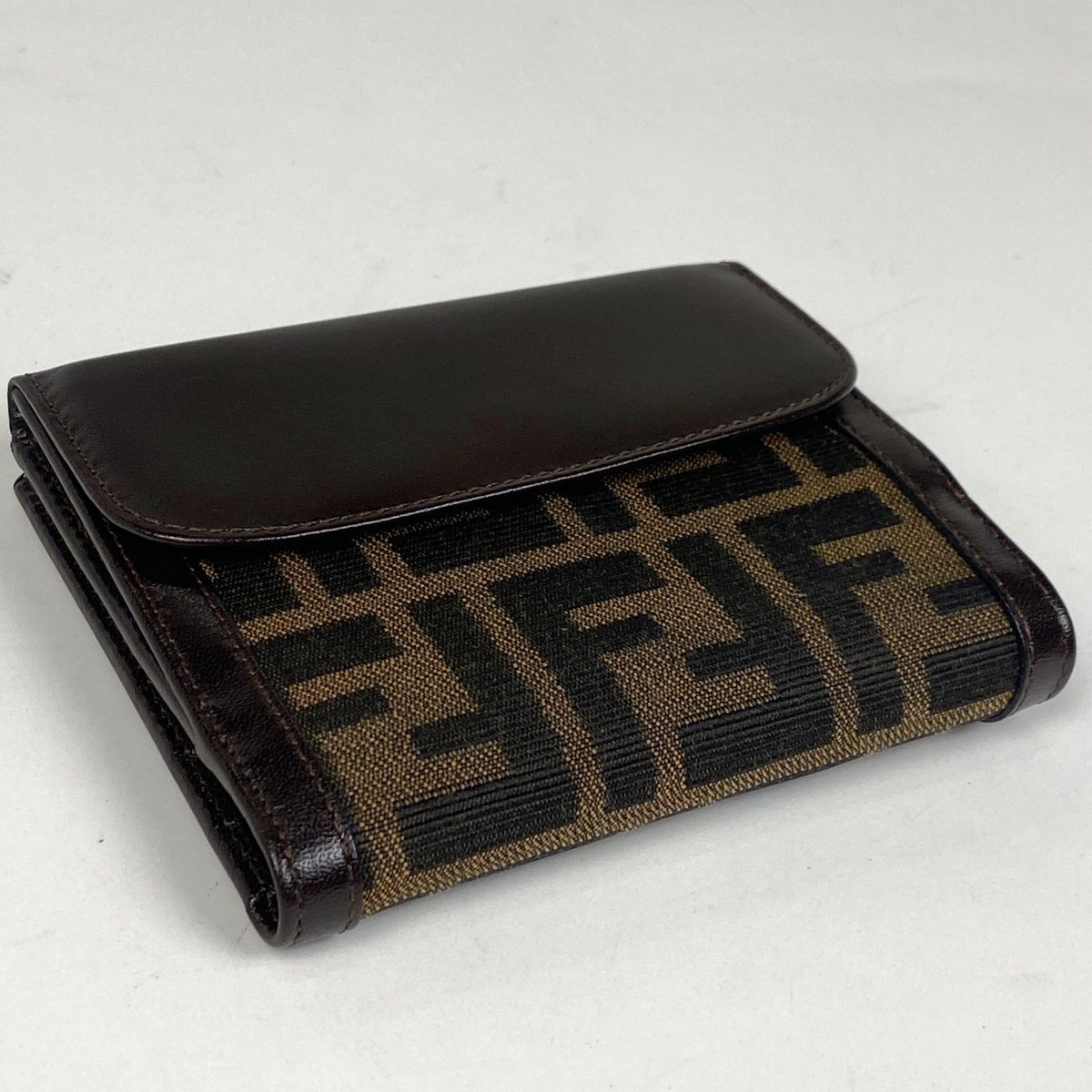 【美品】FENDI 長財布 ズッカ柄 FF金具 フラップ 二つ折り FENDI】フェンディ『ズッカ柄 二つ折り長財布』8M0000
