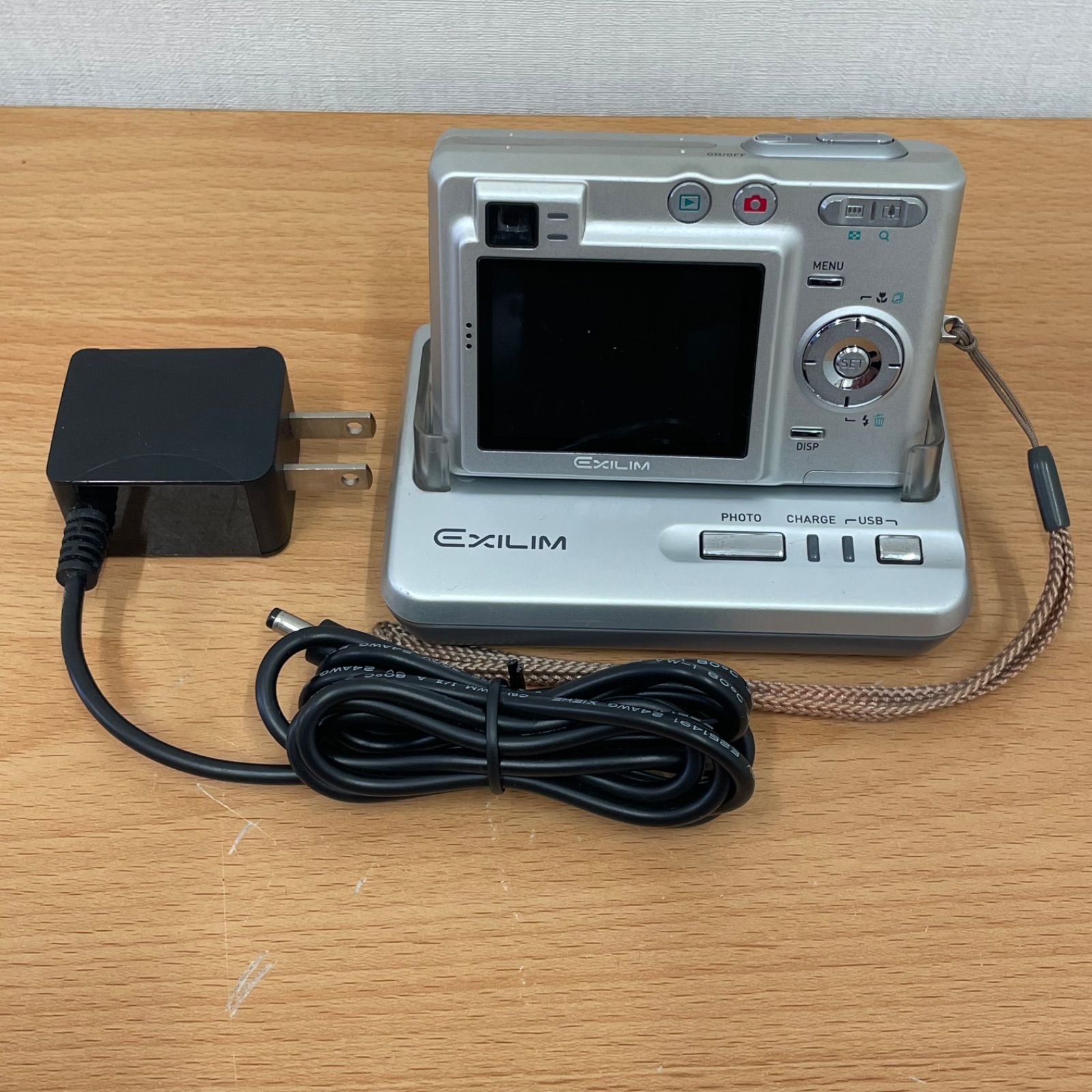 □CASIO カシオ EX-Z40 EXILIM 充電器付き A25-1394 - メルカリ