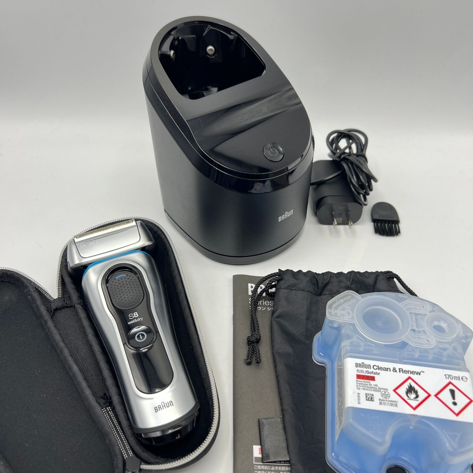 シリーズ8電気シェーバー【5in1 アルコール洗浄システム付き】 BRAUN