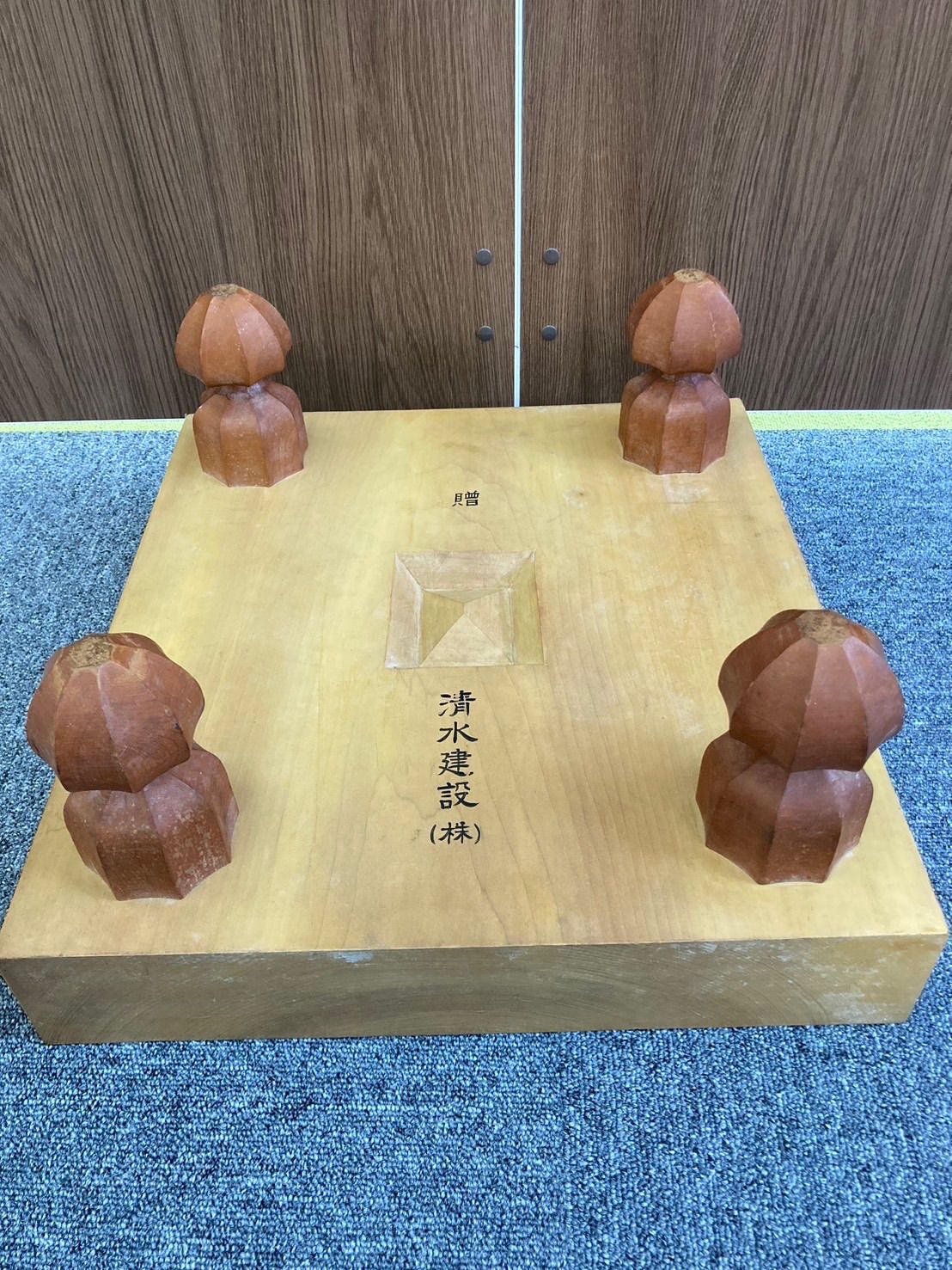 天然木 新榧 脚付 碁盤 超厚み 五寸 八分(18センチ) 桐被せ蓋と布付き