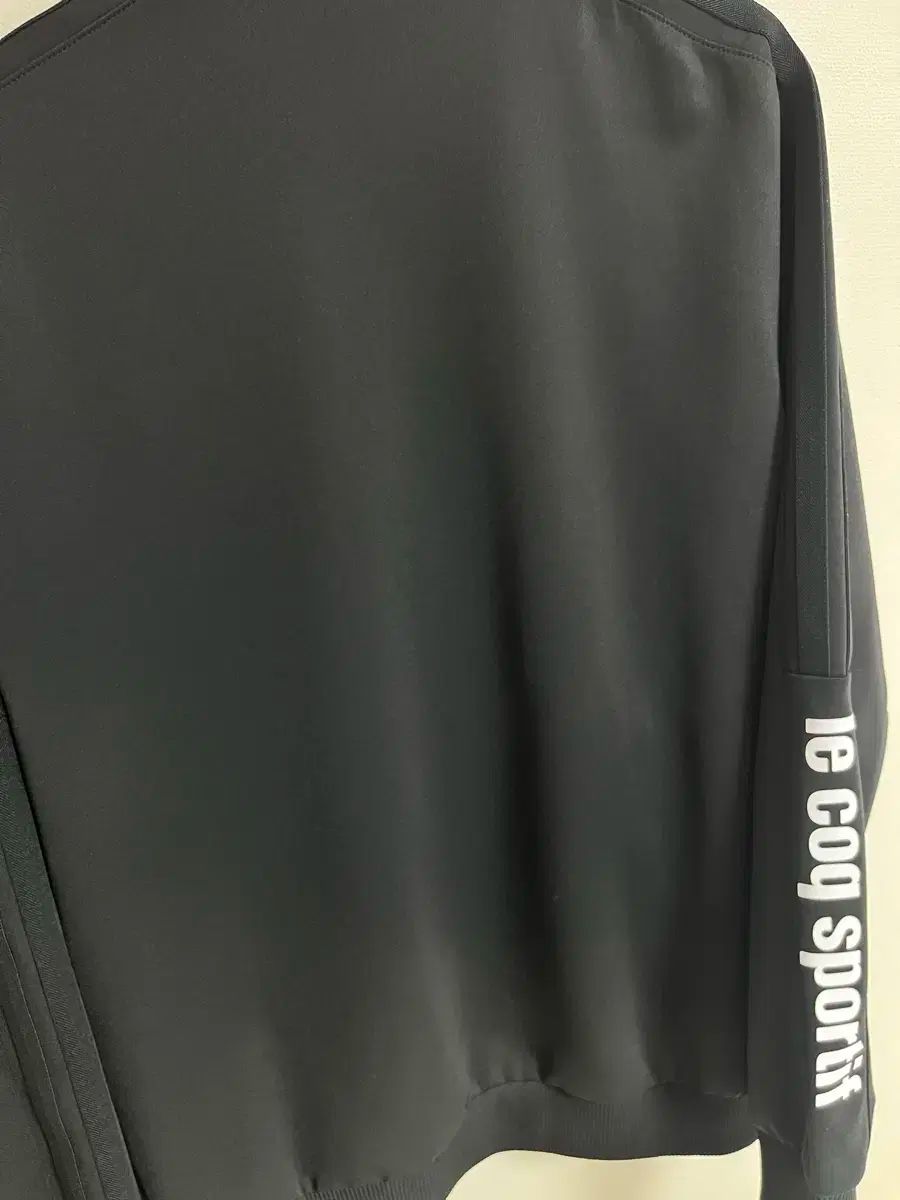 トラックトップス