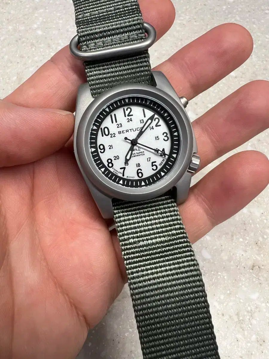 ベルトゥッチ a ー 2sel カーキフィールド ほぼ