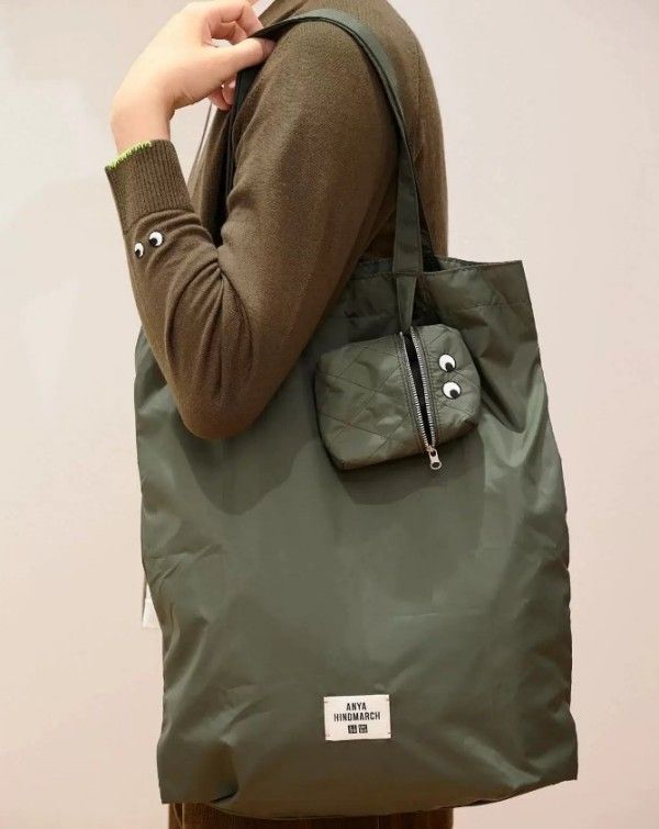 ☆UNIQLO x アニヤハインドマーチ・Eyesエコバッグ・OLV☆ ☆UNIQLO x Anya Hindmarch(アニヤハインドマーチ) ・Eyesエコ