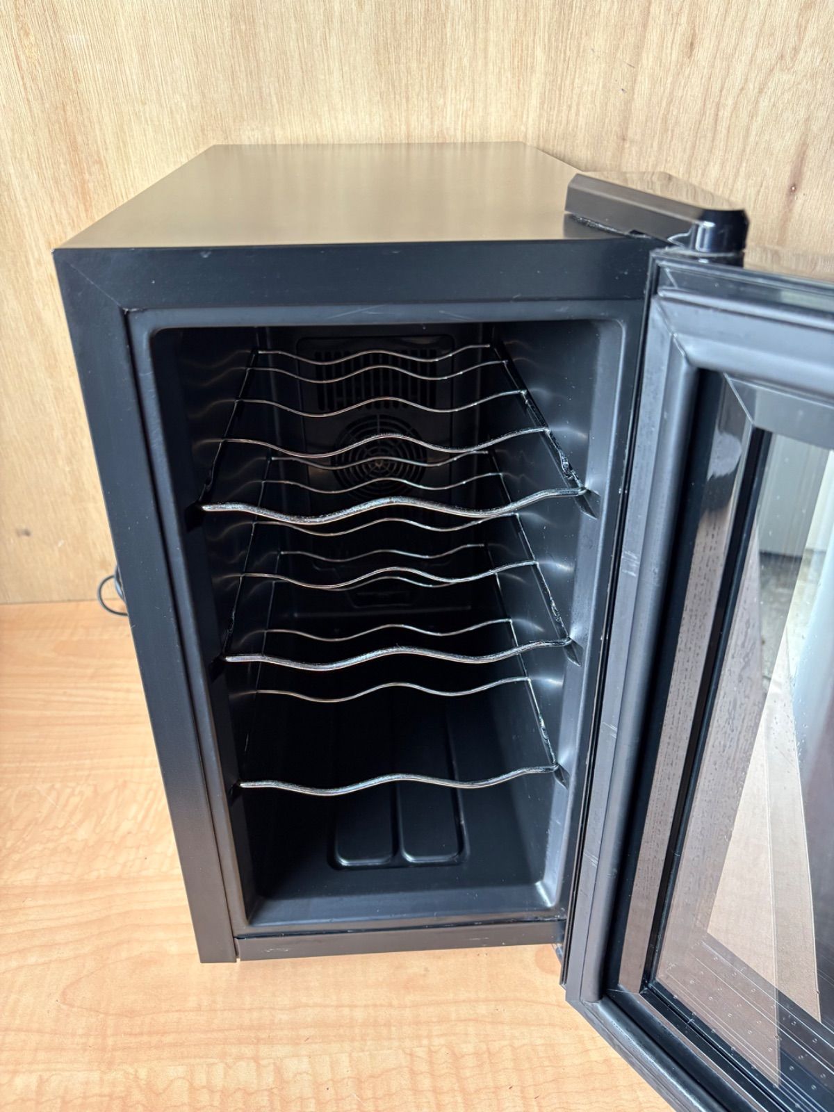 アイリスオーヤマ ワインセラー 家庭用小型 8本 スリム PWC-251P-B