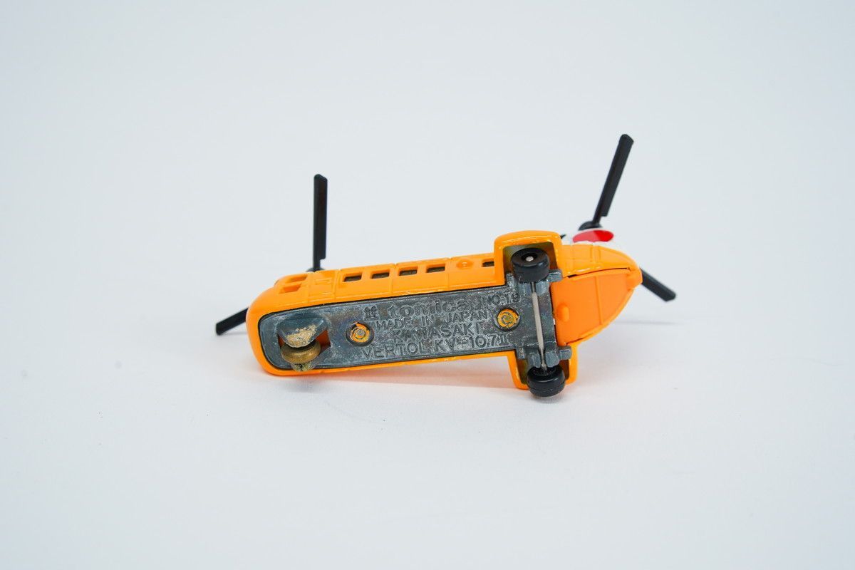 美品　トミカ　黒箱　19 川崎　バートル 黒箱トミカ 19 川崎バートルKV107-Ⅱ 美品 日本製 デッド