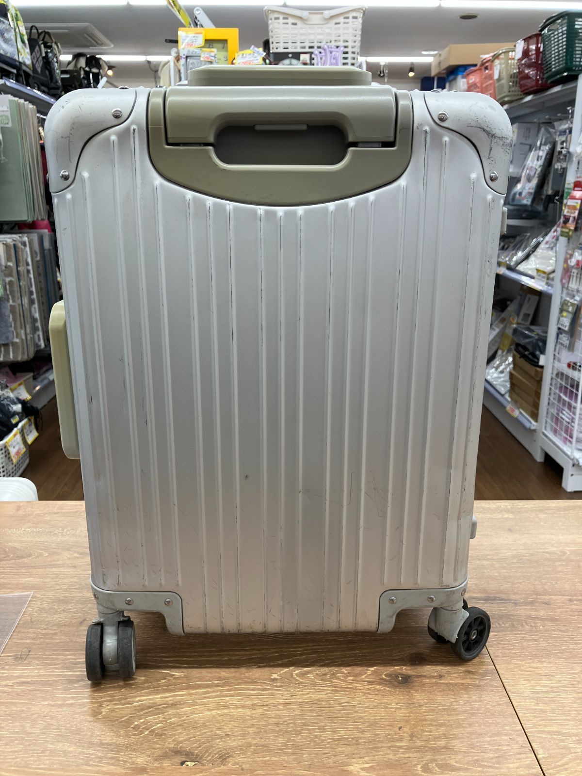 新品未使用・非売品 メルセデスベンツ オリジナルアルミスーツケース 新品未使用】メルセデスベンツ アルミスーツケース キャリーケース 65L