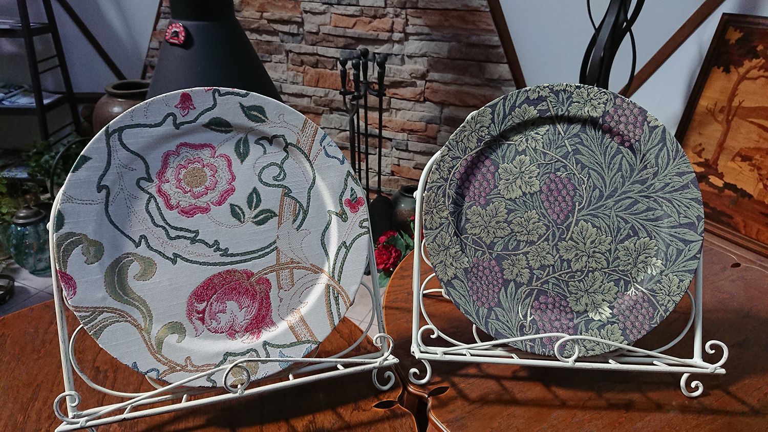 ウイリアム・モリスの飾り皿　マリーイザベルとヴァイン。-0