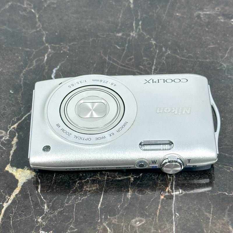 美品】Nikon COOLPIX S3300 シルバー コンパクトデジタルカメラ